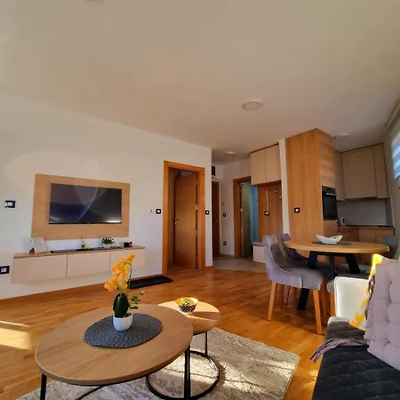 Leonardo 83 Апартаменты *